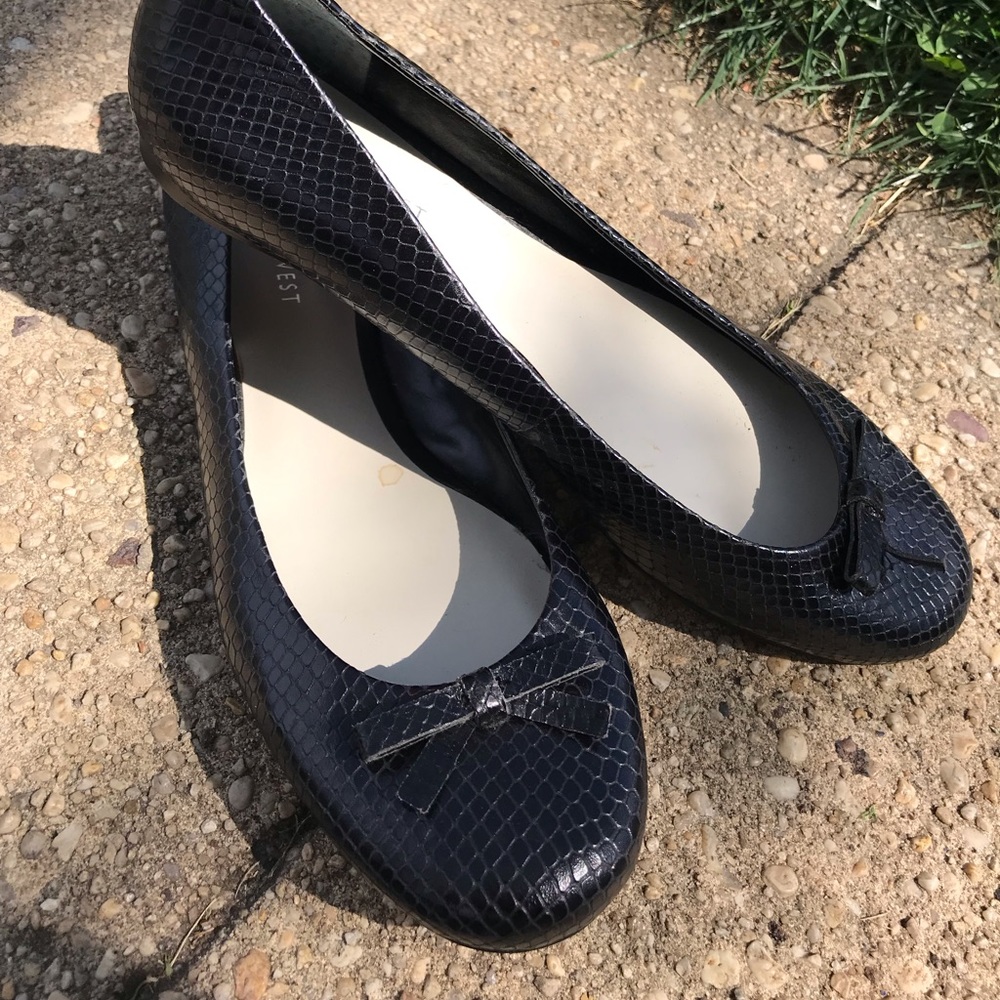 Nine West black leather flats 9W